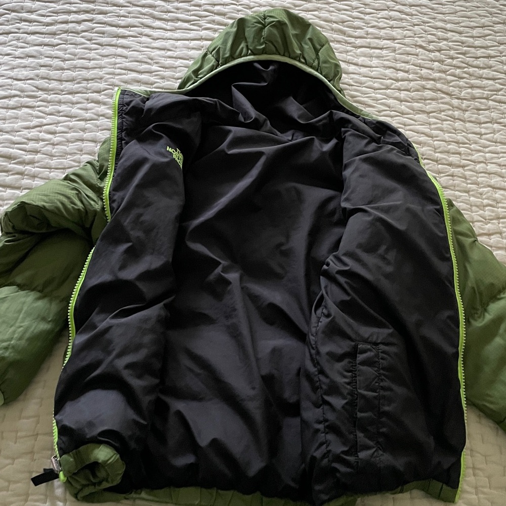 The North Face 550 Down Puffer Reversible Hooded Boy's 7/8 Jacket Black Green - Picture 8 of 10